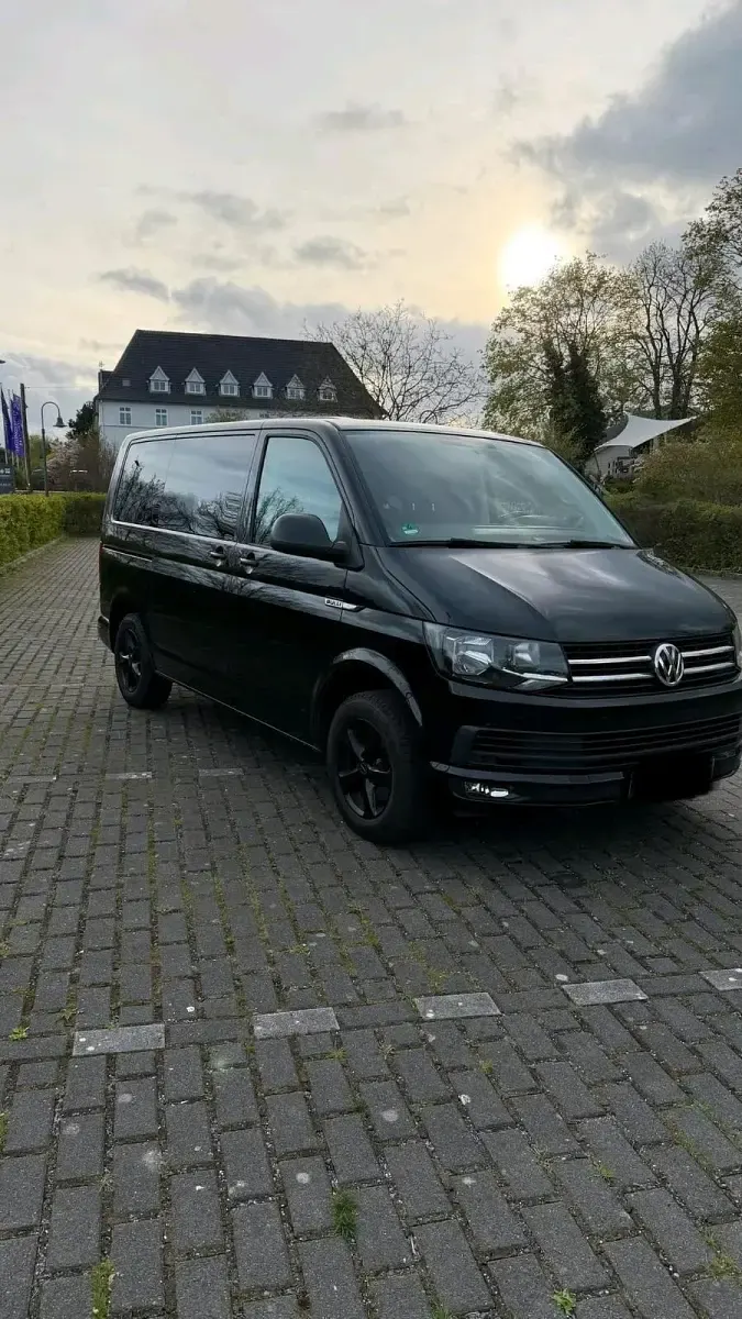 Gebraucht VW Multivan Black Edition 102 PS (75 kW) 2016 Schwarz Van / Kleinbus