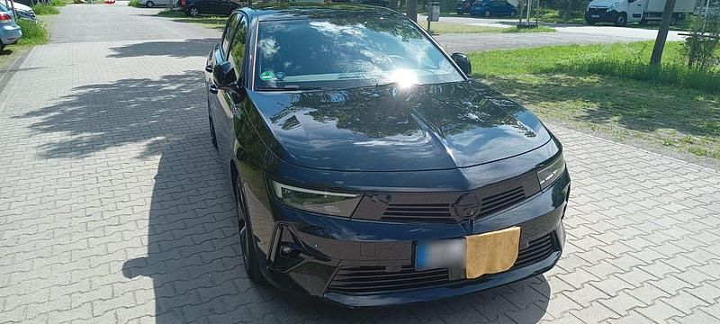 Gebraucht Opel Astra 131 PS (96 kW) 2024 Schwarz Limousine