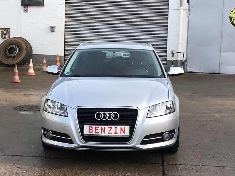 Gebraucht Audi A3 Attraction 160 PS (117 kW) 2012 Grau Limousine