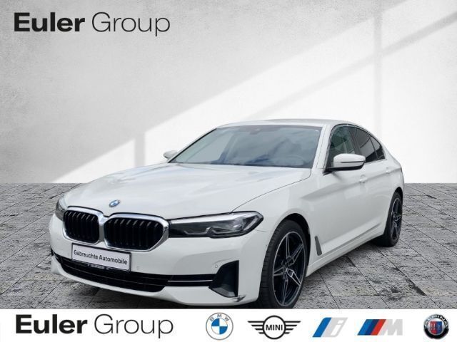 Weiss Gebraucht 2022 BMW 520 Limousine | 33.777 € (Superpreis) - Bild 1/4