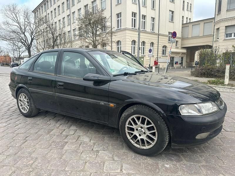 Gebraucht Opel Vectra 101 PS (74 kW) 1997 Schwarz Limousine