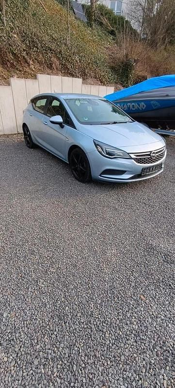 Gebraucht Opel Astra 101 PS (74 kW) 2016 Blau Limousine