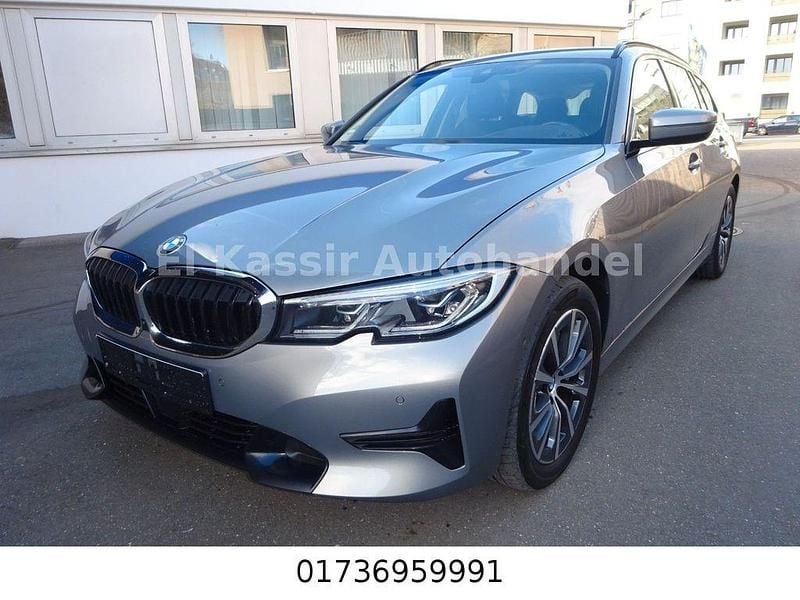 Grau Gebraucht 2021 BMW 330 Sport Line Limousine | 23.900 € (Guter Preis) - Bild 1/4