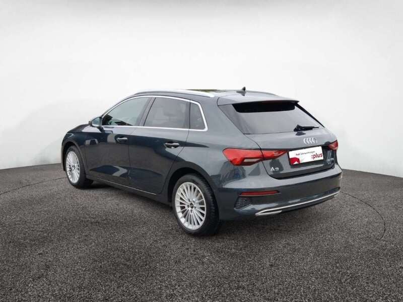 Grau Gebraucht 2024 Audi A3 Sportback Ambiente Limousine | 31.430 € (Guter Preis) - Bild 1/1