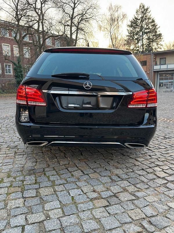 Gebraucht Mercedes E220 AMG 170 PS (125 kW) 2015 Schwarz Kombi