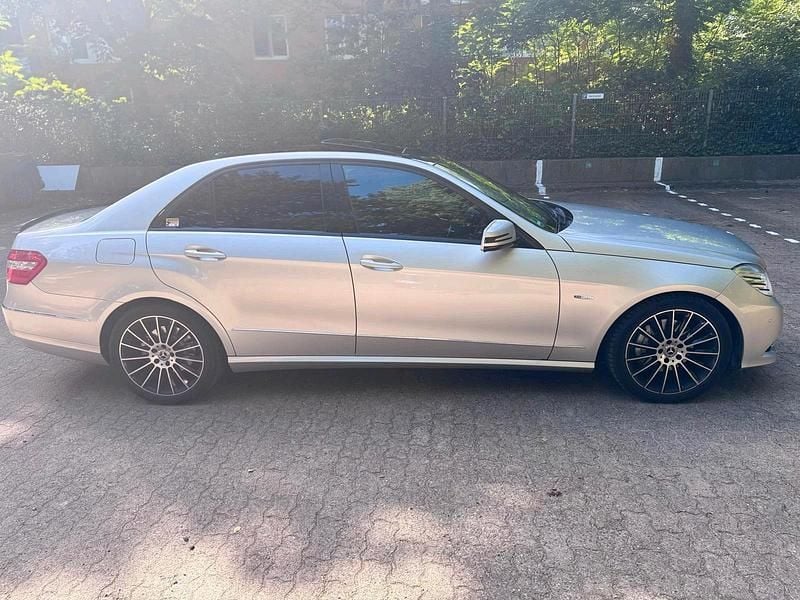 Silber Gebraucht 2009 Mercedes E350 Limousine | 7.999 € (Fairer Preis) - Bild 1/4