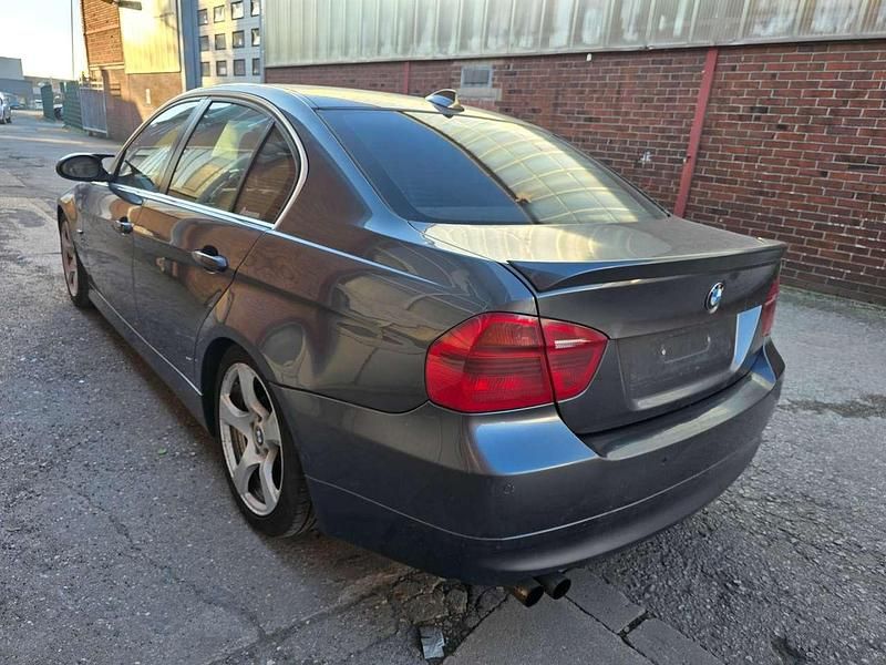 Gebraucht BMW 325 218 PS (160 kW) 2005 Sparkling graphite metallic Limousine