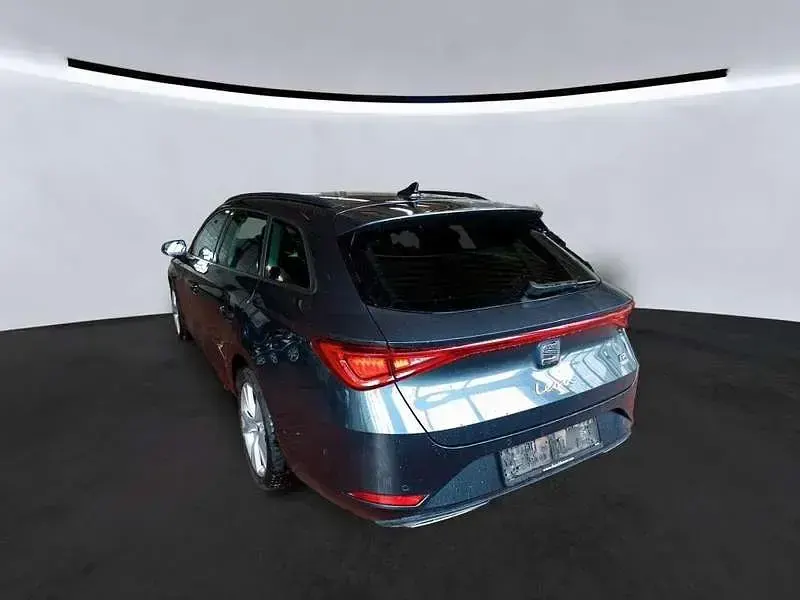 Używany Seat Leon FR 204 KM (150 kW) 2022 "magnetic tech" Sedan/Limuzyna