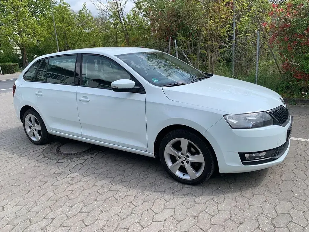 Gebraucht Skoda Rapid Cool Edition 95 PS (69 kW) 2018 Weiß Kleinwagen