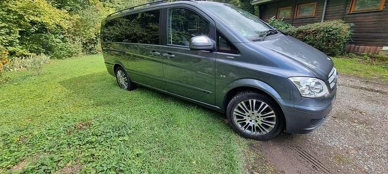 Grau Gebraucht 2014 Mercedes Viano Van / Kleinbus | 34.999 € - Bild 1/4