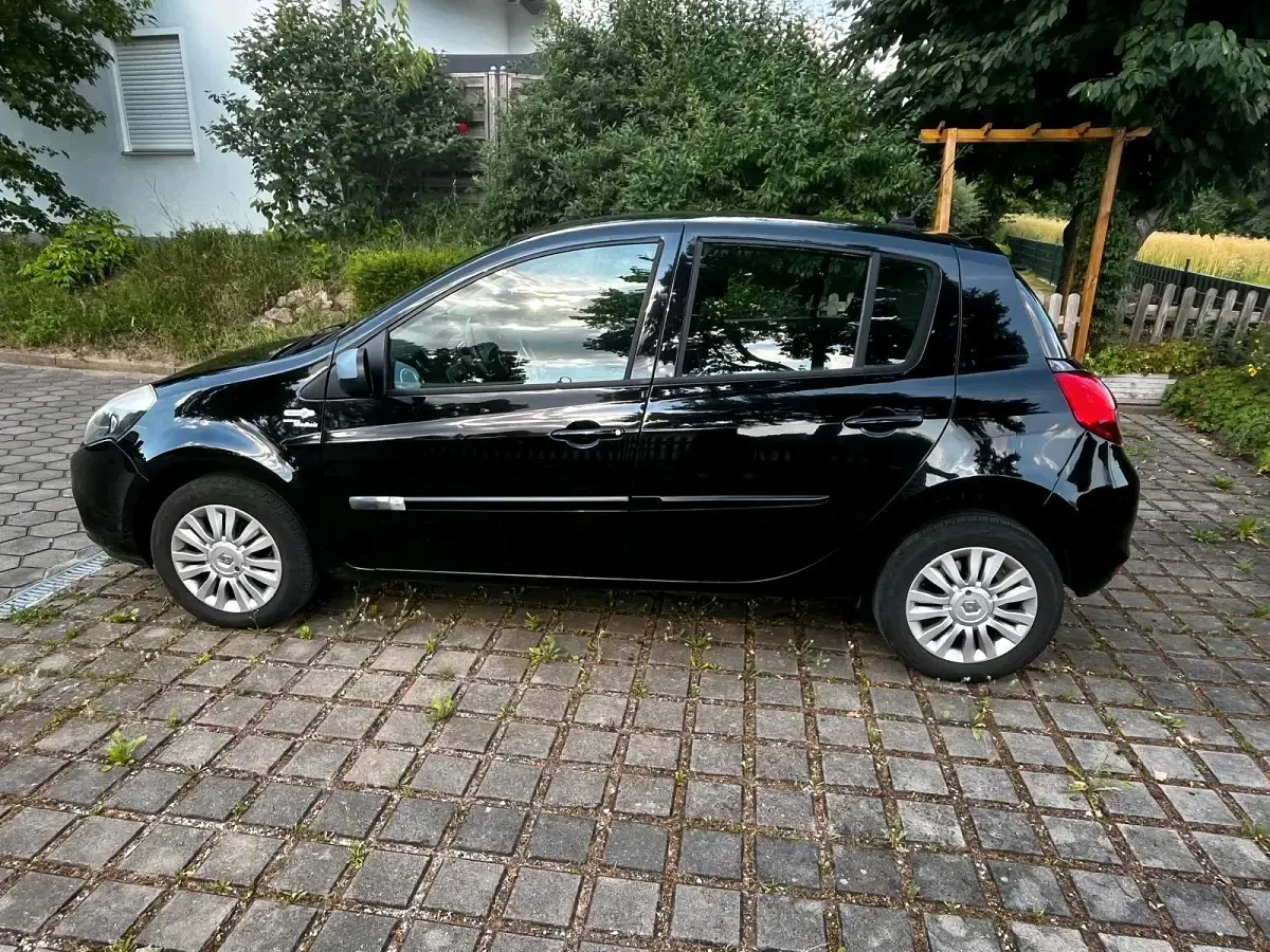 Gebraucht Renault Clio 75 PS (55 kW) 2012 Schwarz Kleinwagen