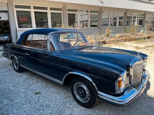 Blau Gebraucht 1962 Mercedes 220 Cabrio | 105.000 € - Bild 1/4