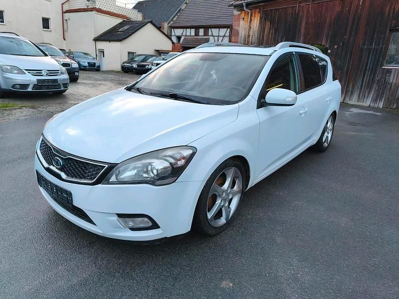 Gebraucht Kia Ceed 140 PS (102 kW) 2010 Weiß Kleinwagen