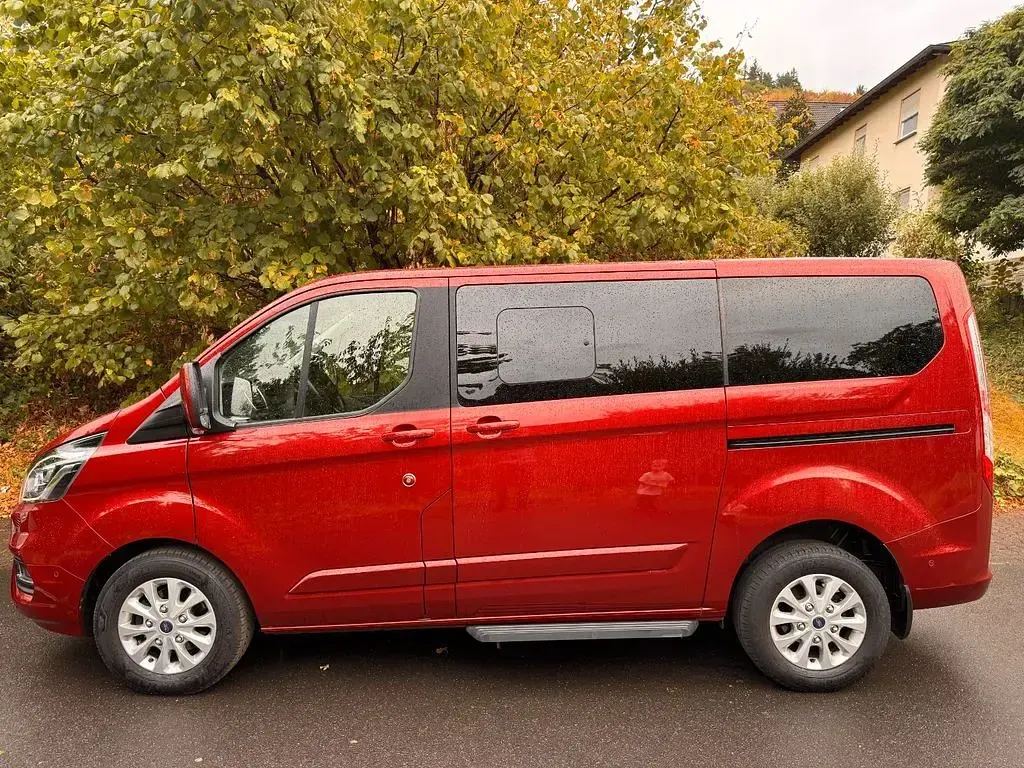 Gebraucht Ford Tourneo Custom Titanium 185 PS (136 kW) 2021 Rot Van