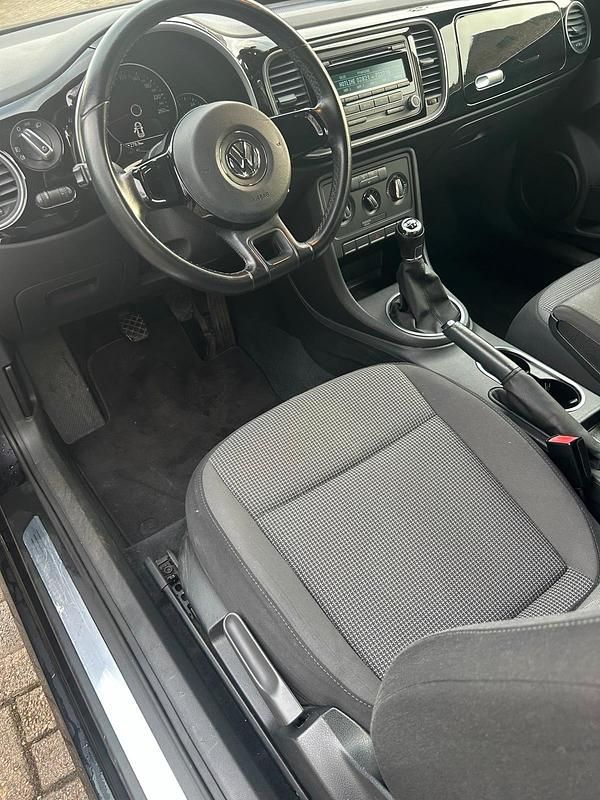 Gebraucht VW Beetle Design 105 PS (77 kW) 2011 Schwarz Kleinwagen