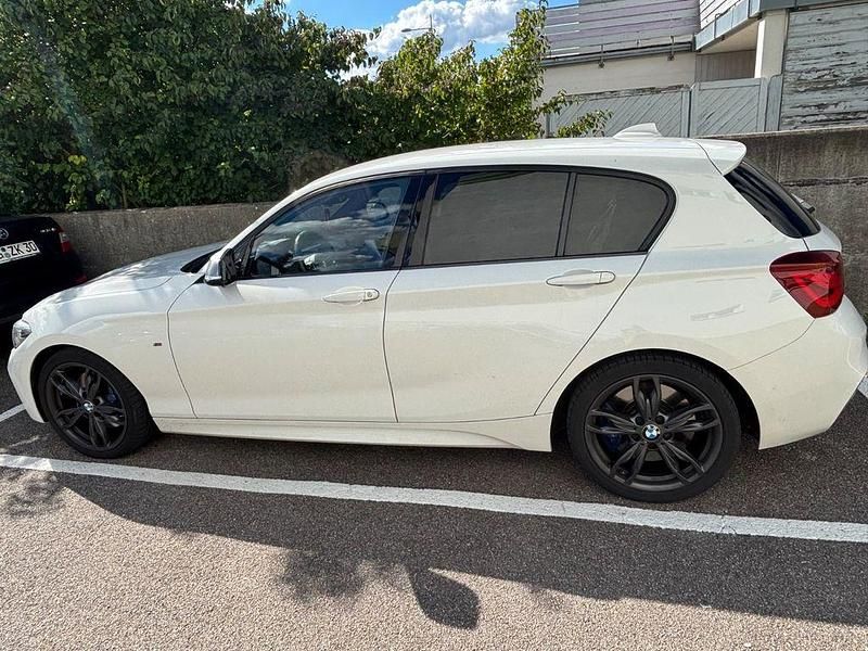 Weiß Gebraucht 2019 BMW M140 M Sport Limousine | 35.700 € (Fairer Preis) - Bild 1/4