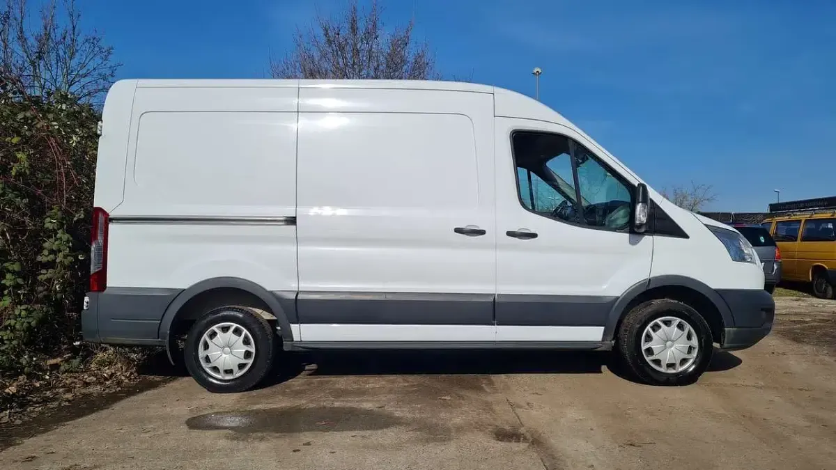 Second-hand Ford Transit 131 CP (96 kW) 2018 Alb Monovolum