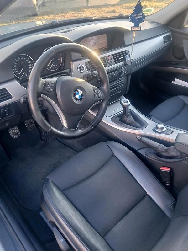 Gebraucht BMW 320 163 PS (119 kW) 2007 Grau Kombi
