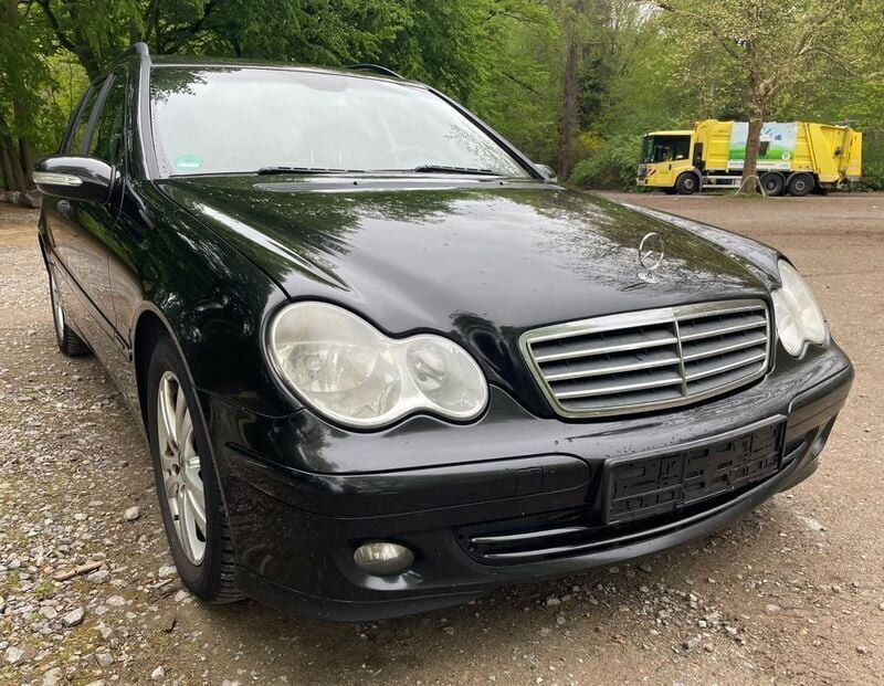 Schwarz Gebraucht 2005 Mercedes C200 Classic Kombi | 1.900 € (Fairer Preis) - Bild 1/4