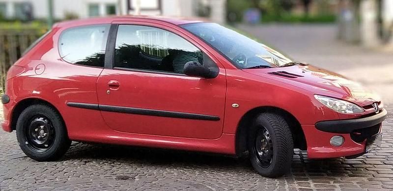 Rot Gebraucht 2005 Peugeot 206 Limousine | 749 € (Fairer Preis) - Bild 1/4