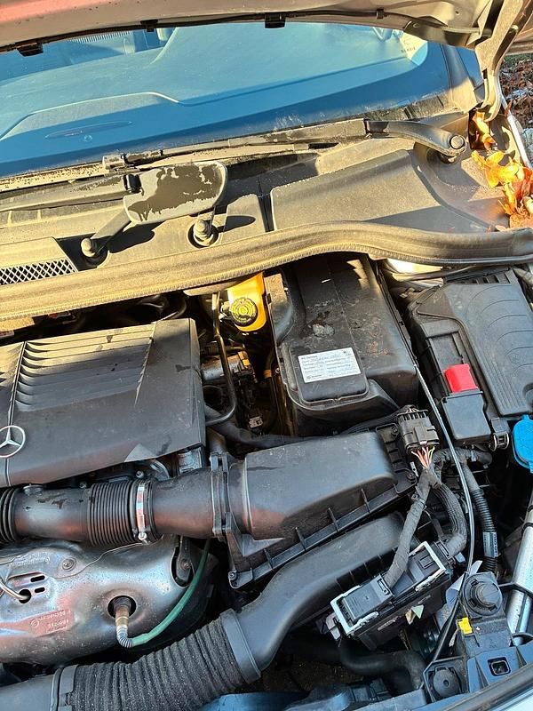 Gebraucht Mercedes B200 156 PS (114 kW) 2017 Silber Van / Kleinbus