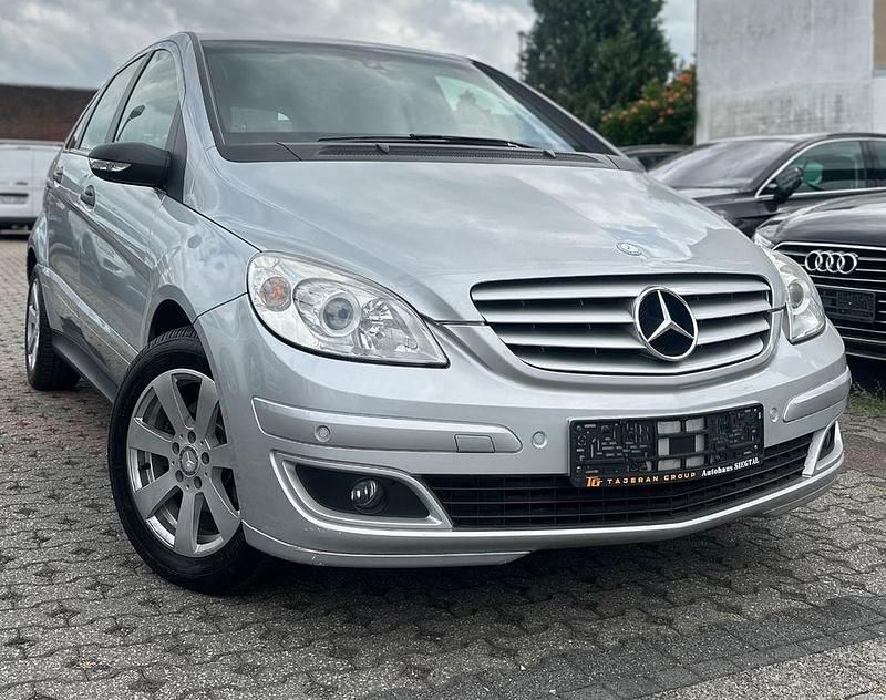 Gebraucht Mercedes B150 95 PS (69 kW) 2007 Silber Van / Kleinbus