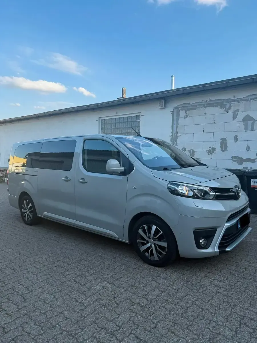 Gebraucht Toyota Proace Verso 177 PS (130 kW) 2019 Grau Kombi