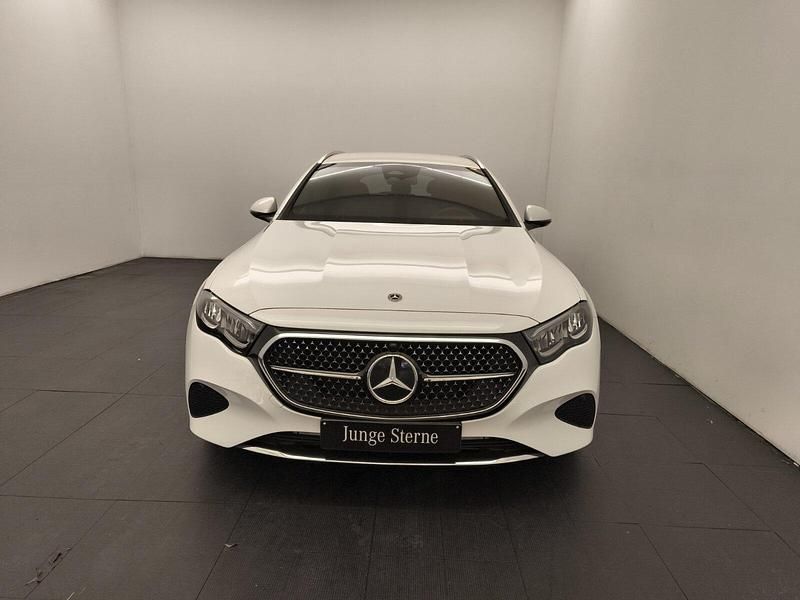 Gebraucht Mercedes E220 Advanced 197 PS (144 kW) 2024 Unilack polarweiß Kombi