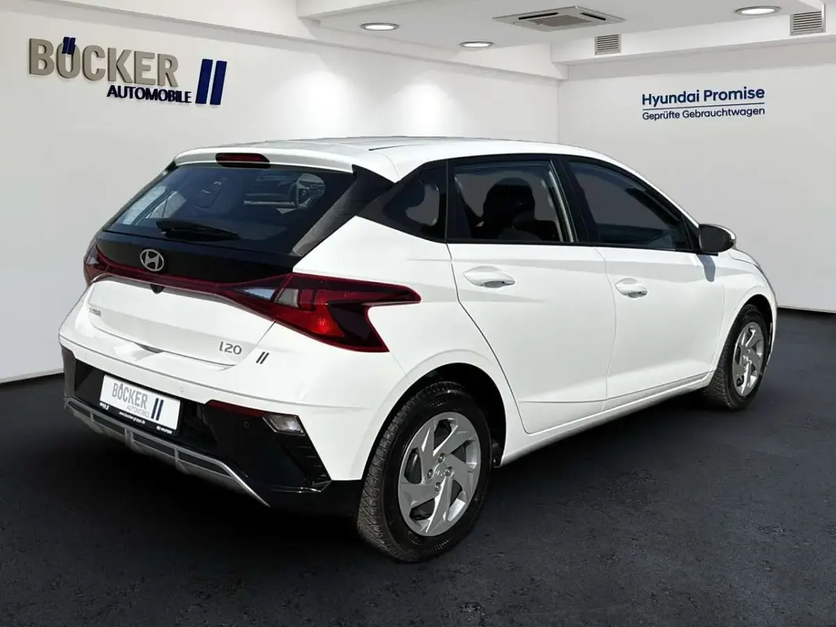 Gebraucht Hyundai i20 Select 101 PS (74 kW) 2025 Atlas white Kleinwagen