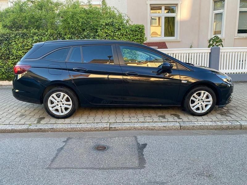 Second-hand Opel Astra 110 CP (80 kW) 2017 Negru Berlinǎ