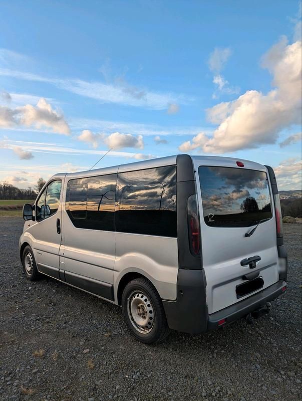 Gebraucht Renault Trafic 100 PS (73 kW) 2003 Silber Van / Kleinbus
