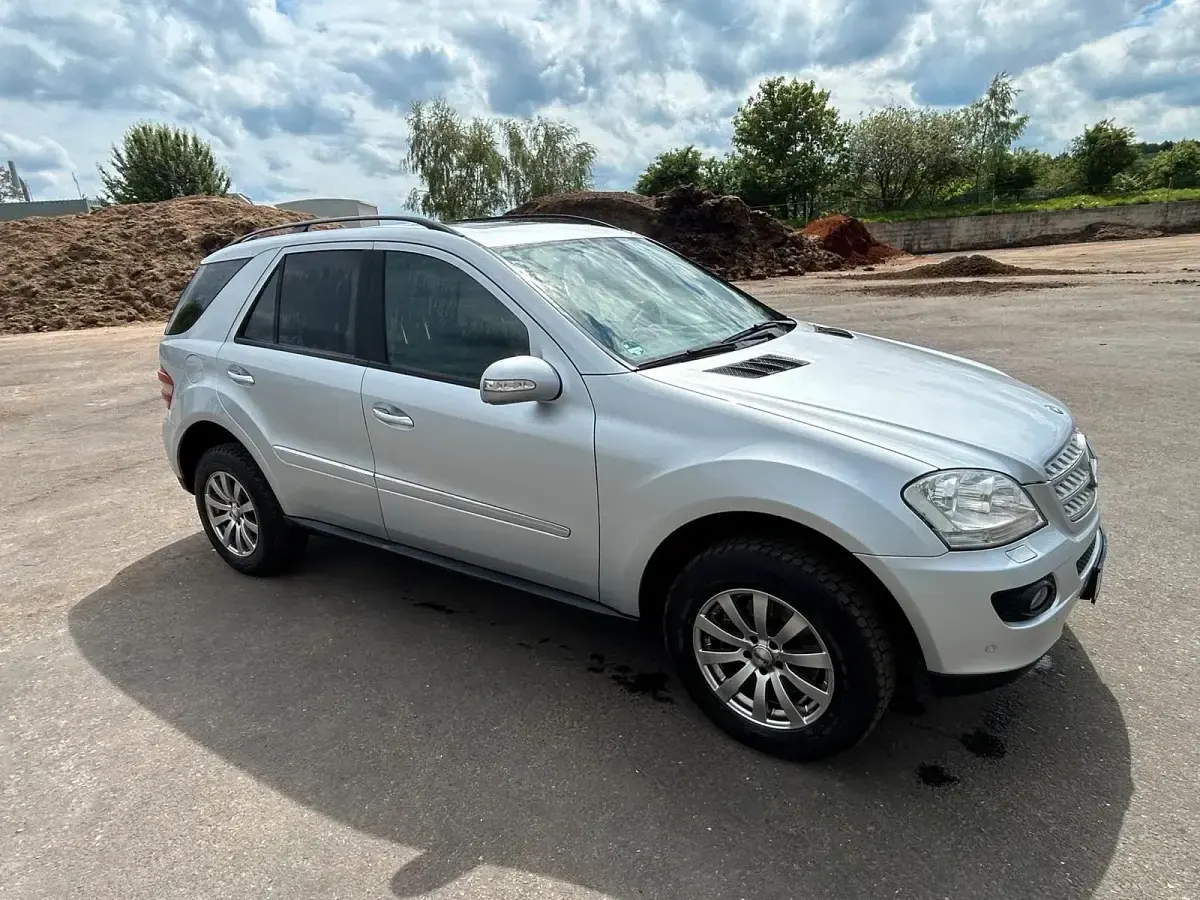 Gebraucht Mercedes ML320 224 PS (164 kW) 2008 Silber SUV