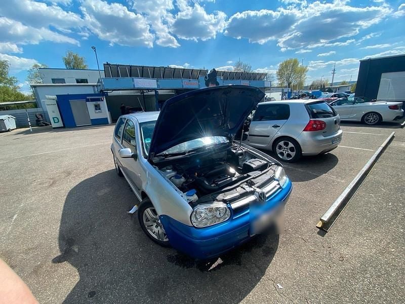 Usado VW Golf 75 HP (55 kW) 2003 Prateado Coupé