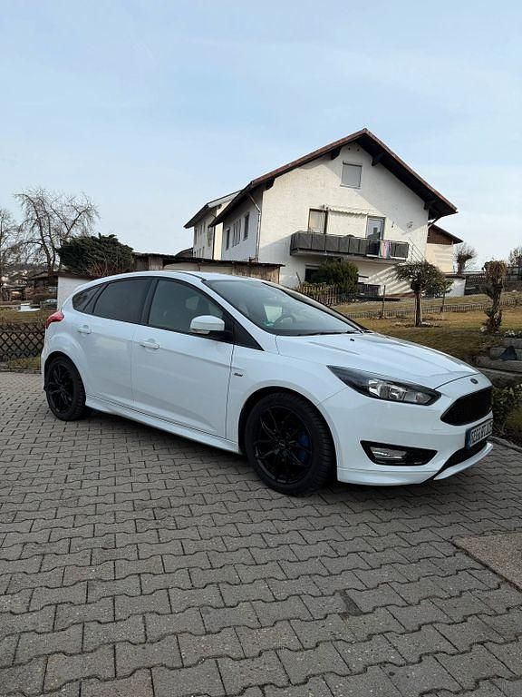 Gebraucht Ford Focus ST-Line 125 PS (91 kW) 2018 Weiß Limousine