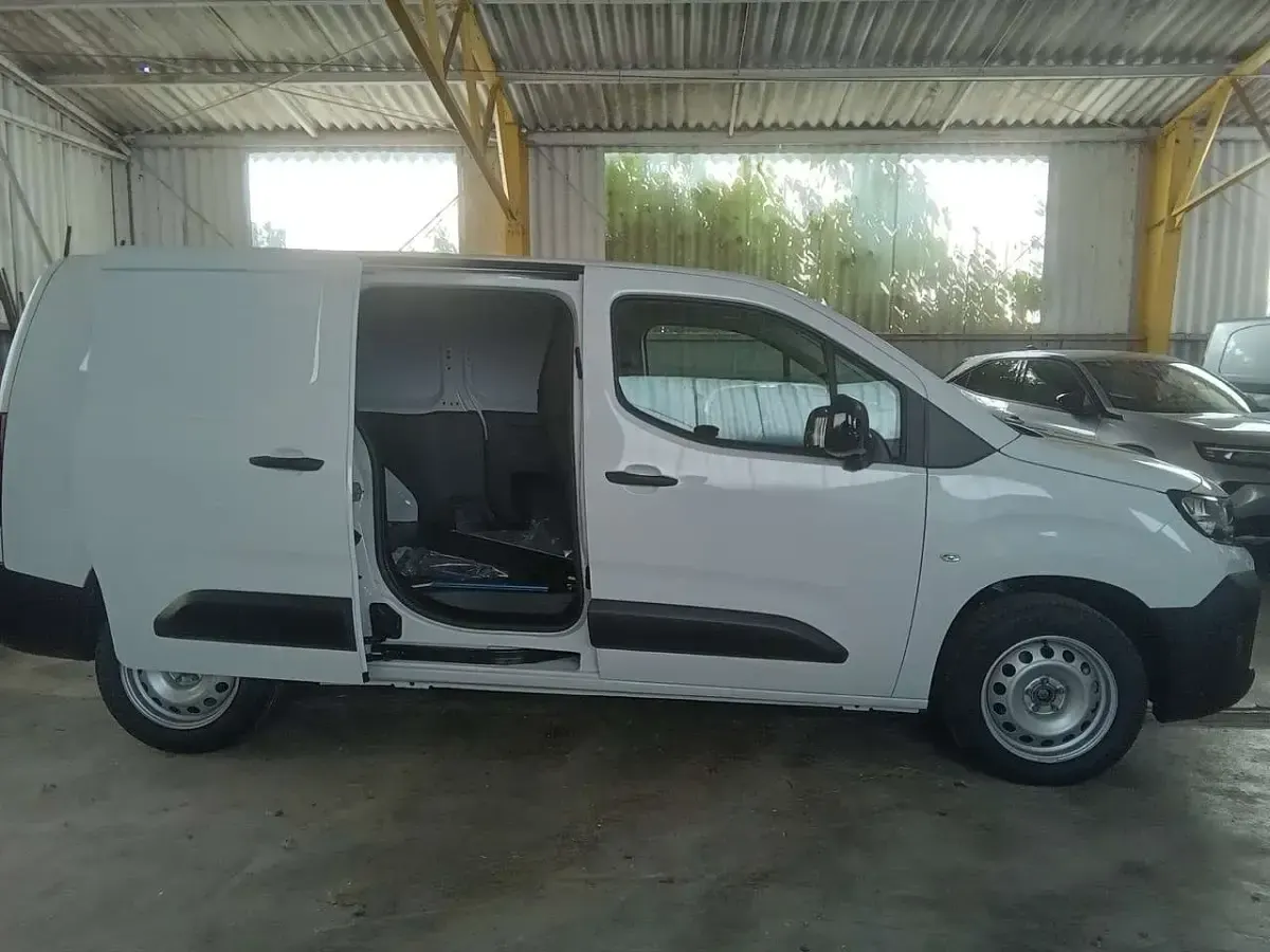 Neu Opel Combo Basis 131 PS (96 kW) 2026 Kaolin weiss Van / Kleinbus
