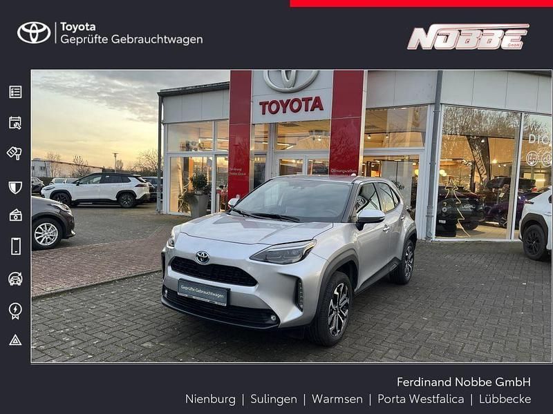 Silver metallic Gebraucht 2023 Toyota Yaris Cross Team SUV | 25.650 € (Fairer Preis) - Bild 1/4