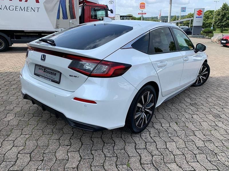 Gebraucht Honda Civic Elegance 143 PS (105 kW) 2024 Platinum white Limousine