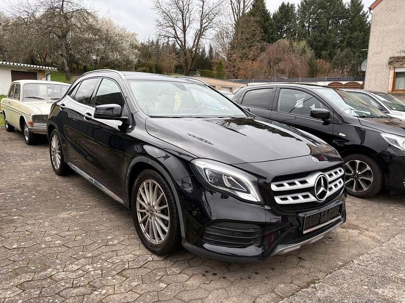 Gebraucht Mercedes GLA250 211 PS (155 kW) 2018 Schwarz SUV