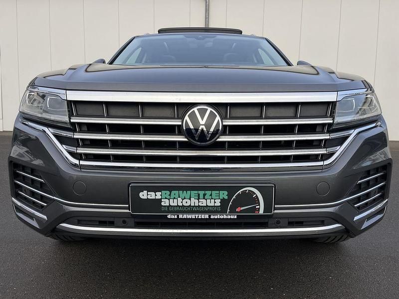 Gebraucht VW Touareg Elegance 286 PS (210 kW) 2022 Siliziumgrau SUV
