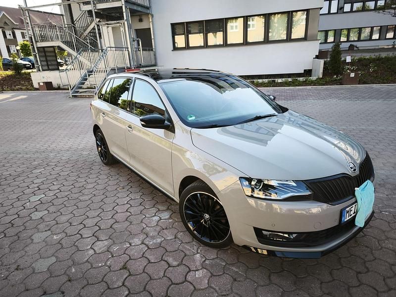 Grau Gebraucht 2018 Skoda Rapid Monte Carlo Kombi | 11.500 € (Fairer Preis) - Bild 1/4