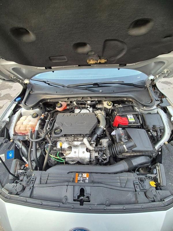 Gebraucht Ford Focus 120 PS (88 kW) 2019 Silber Kombi