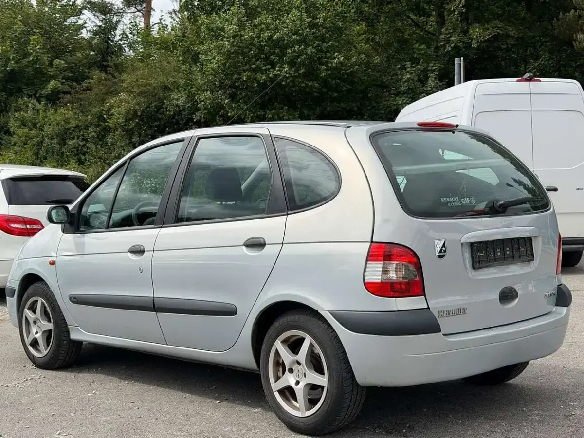 Gebraucht Renault Mégane 107 PS (78 kW) 2001 Silber Limousine