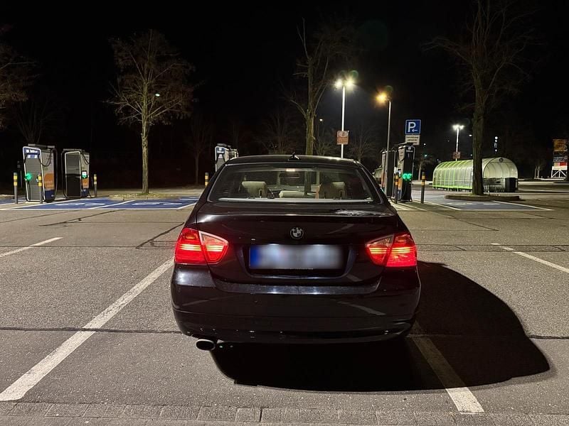 Gebraucht BMW 320 170 PS (125 kW) 2008 Schwarz Limousine