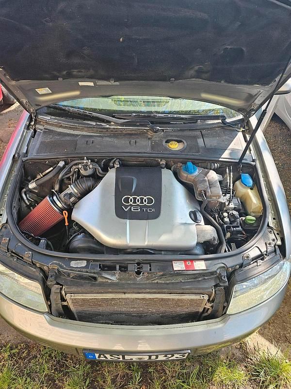 Grau Gebraucht 2003 Audi A4 Kombi | 800 € (Guter Preis) - Bild 1/4