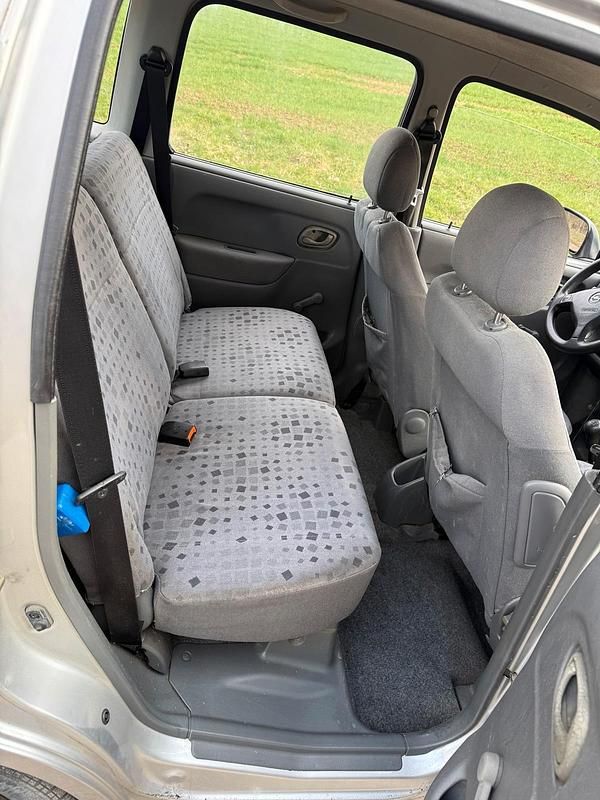 Gebraucht Opel Agila 58 PS (42 kW) 2002 Silber Van / Kleinbus