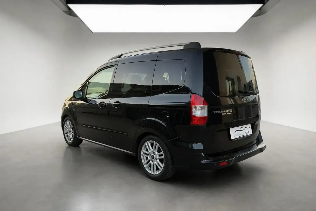 Gebraucht Ford Tourneo Courier Titanium 101 PS (74 kW) 2014 Schwarz Van / Kleinbus