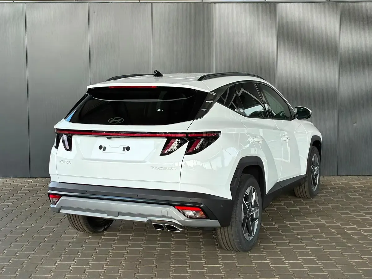 Neu Hyundai Tucson Comfort 160 PS (117 kW) 2025 Atlas white SUV