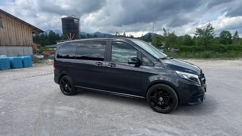 Gebraucht Mercedes V300 237 PS (174 kW) 2022 Grau Van / Kleinbus