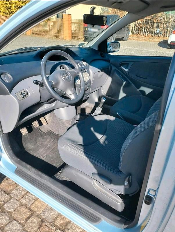 Gebraucht Toyota Yaris 87 PS (63 kW) 2005 Blau Kleinwagen