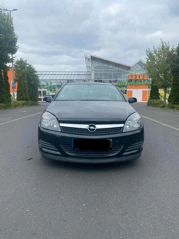Schwarz Gebraucht 2009 Opel Astra GTC Coupé | 1.950 € (Fairer Preis) - Bild 1/4